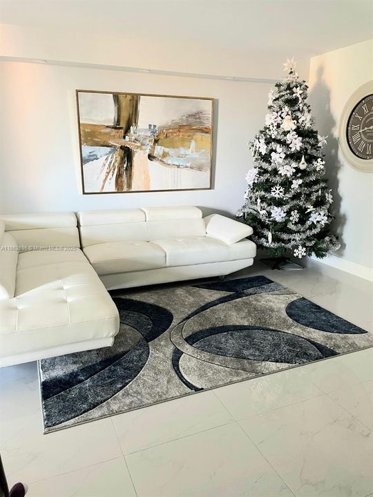 Recientemente alquilado: $2,500 (2 camas, 2 baños, 1086 Pies cuadrados)