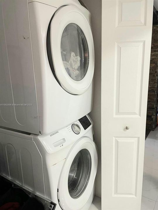 Recientemente alquilado: $2,500 (2 camas, 2 baños, 1086 Pies cuadrados)