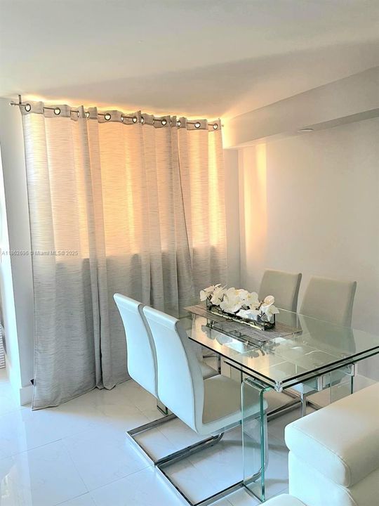 Recientemente alquilado: $2,500 (2 camas, 2 baños, 1086 Pies cuadrados)