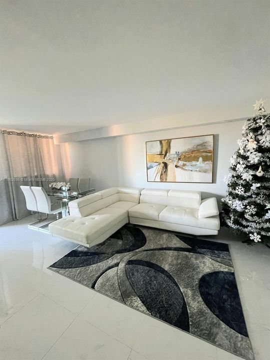 Recientemente alquilado: $2,500 (2 camas, 2 baños, 1086 Pies cuadrados)