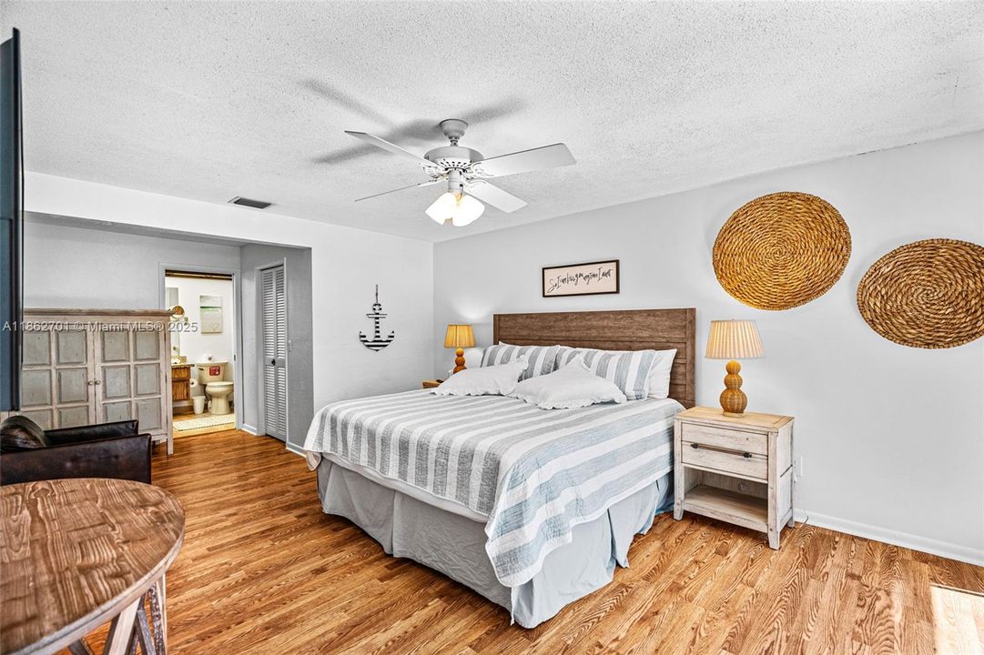 For Sale: $879,000 (3 beds, 3 baths, 2095 Square Feet)