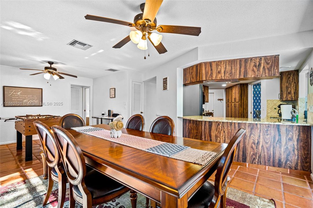 For Sale: $879,000 (3 beds, 3 baths, 2095 Square Feet)