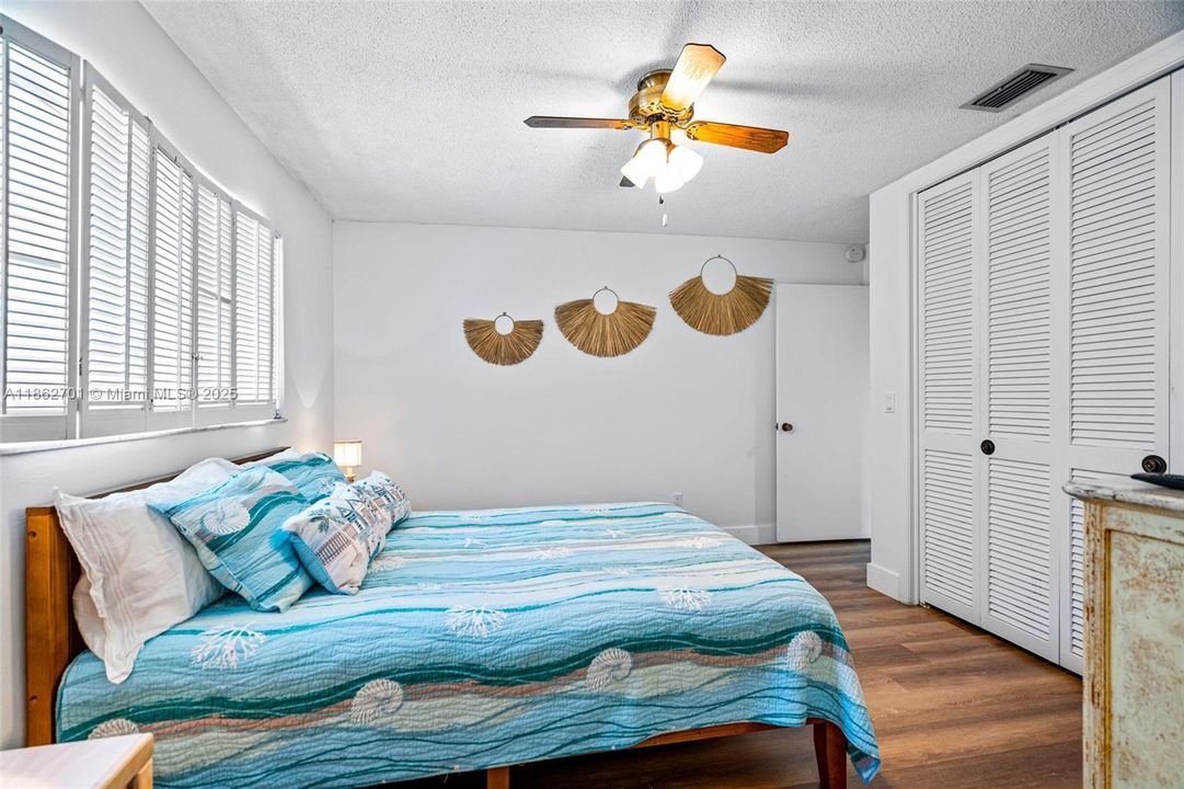 For Sale: $879,000 (3 beds, 3 baths, 2095 Square Feet)