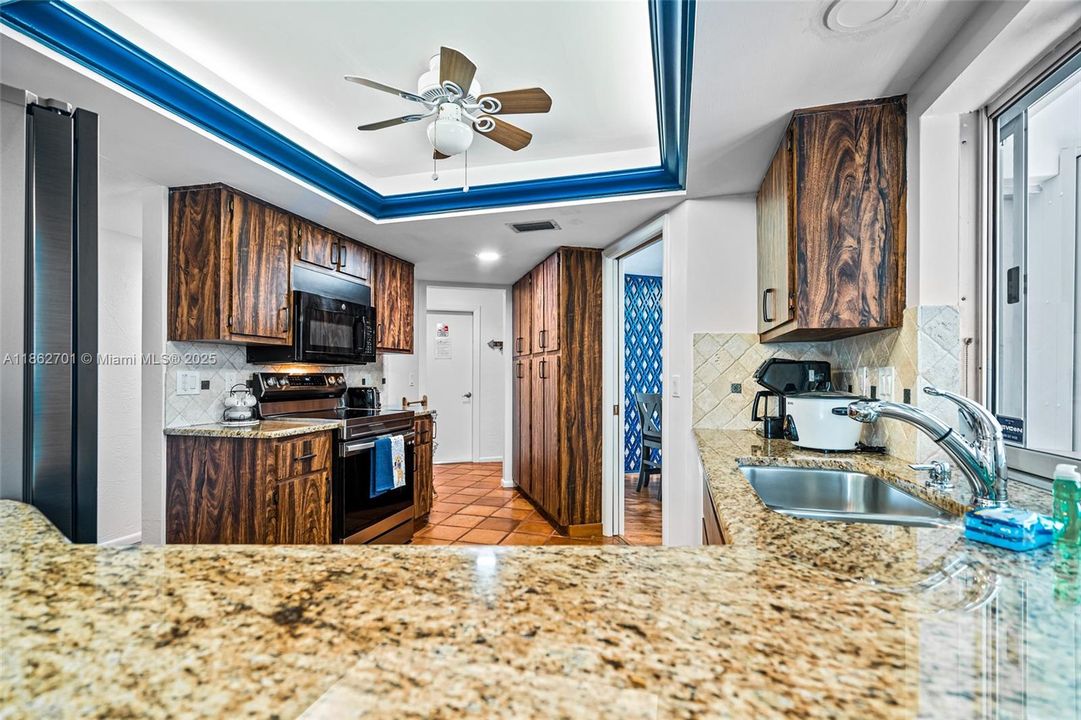 For Sale: $879,000 (3 beds, 3 baths, 2095 Square Feet)