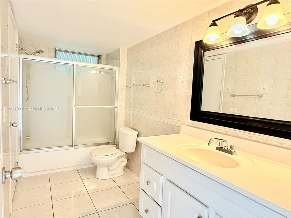 For Sale: $111,000 (1 beds, 1 baths, 790 Square Feet)