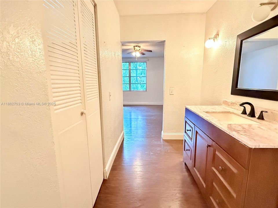 For Sale: $111,000 (1 beds, 1 baths, 790 Square Feet)