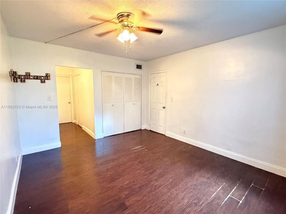 For Sale: $111,000 (1 beds, 1 baths, 790 Square Feet)