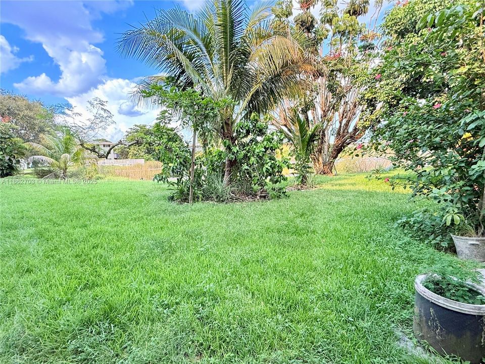 For Sale: $111,000 (1 beds, 1 baths, 790 Square Feet)