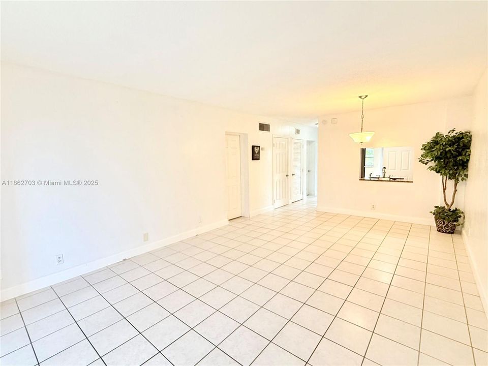 For Sale: $111,000 (1 beds, 1 baths, 790 Square Feet)