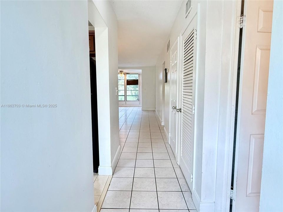 For Sale: $111,000 (1 beds, 1 baths, 790 Square Feet)