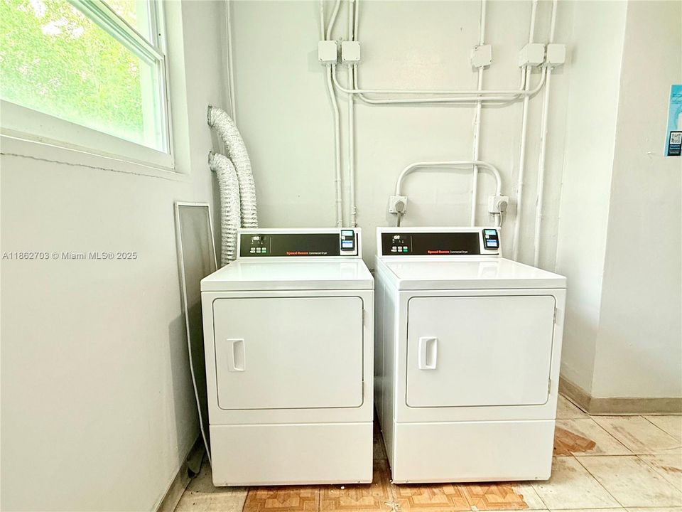 For Sale: $111,000 (1 beds, 1 baths, 790 Square Feet)