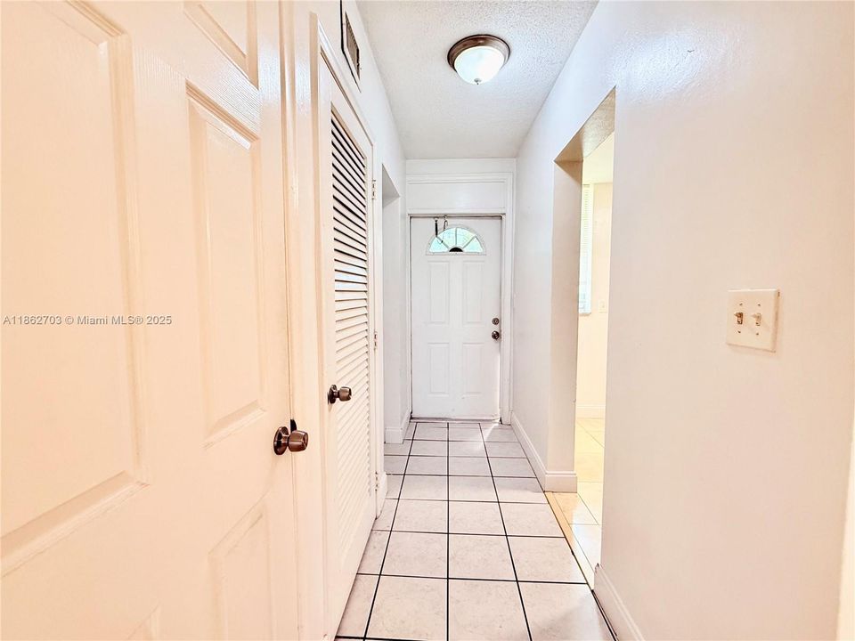 For Sale: $111,000 (1 beds, 1 baths, 790 Square Feet)