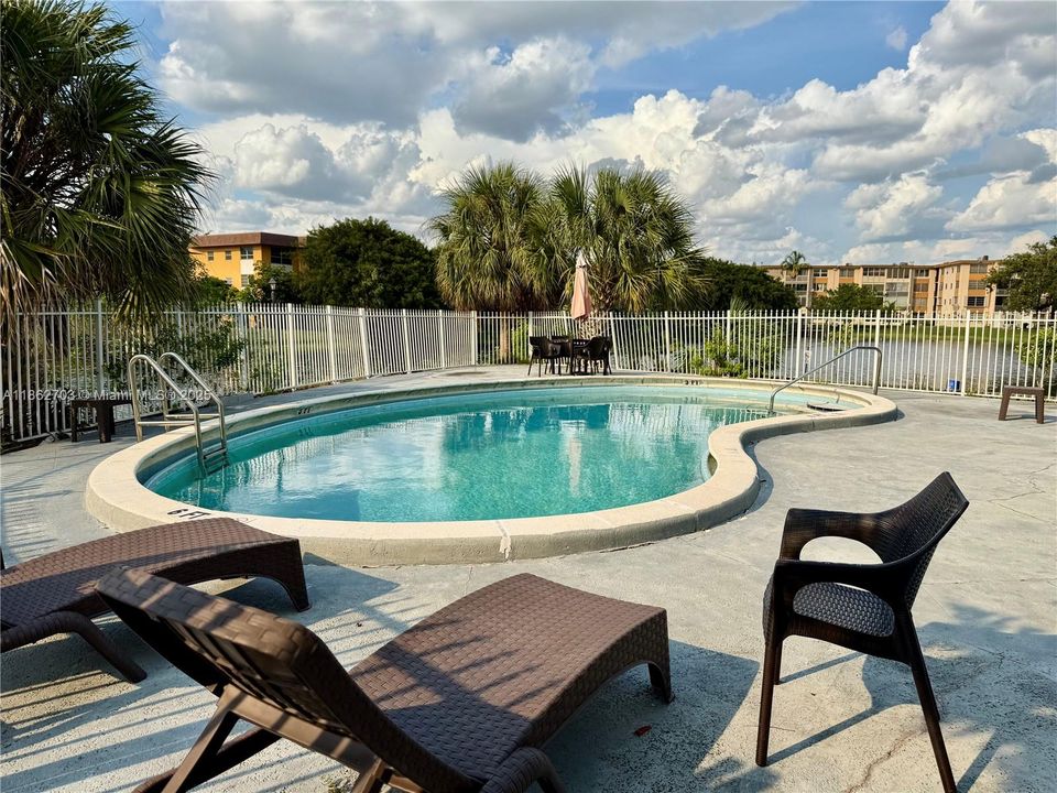 For Sale: $111,000 (1 beds, 1 baths, 790 Square Feet)