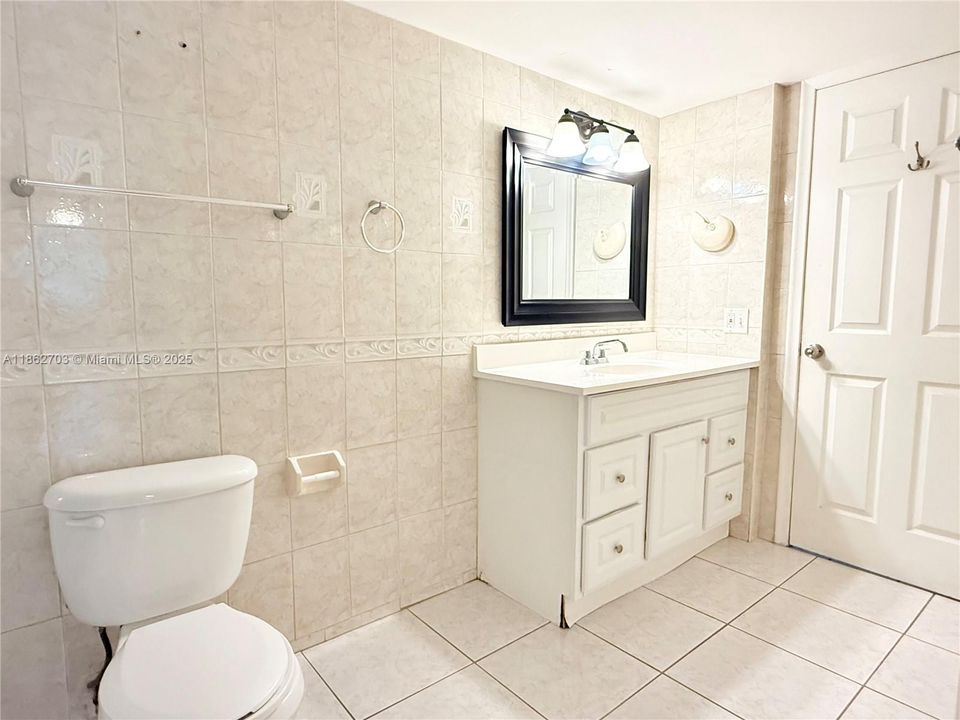 For Sale: $111,000 (1 beds, 1 baths, 790 Square Feet)