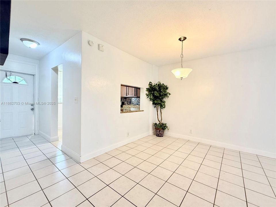 For Sale: $111,000 (1 beds, 1 baths, 790 Square Feet)