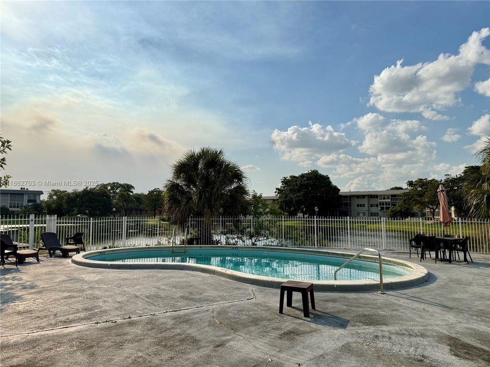 For Sale: $111,000 (1 beds, 1 baths, 790 Square Feet)