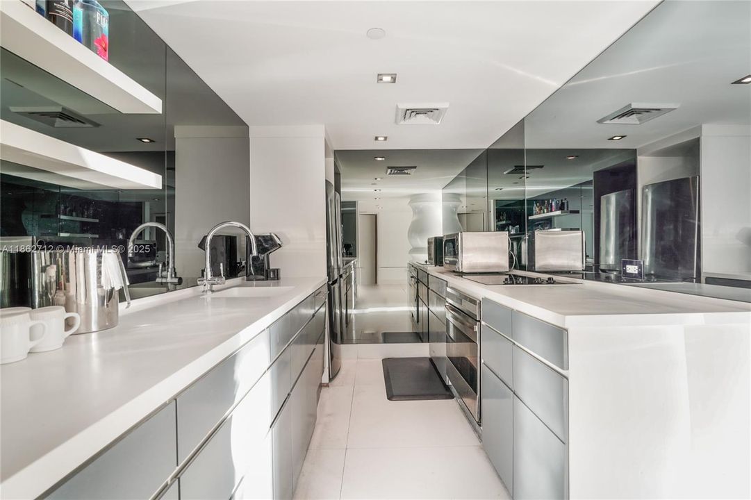 待售: $2,725,000 (2 贝兹, 2 浴室, 1900 平方英尺)