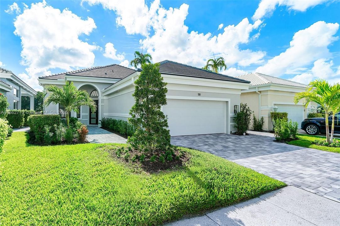 Недавно продано: $2,250,000 (3 спален, 3 ванн, 2540 Квадратных фут)