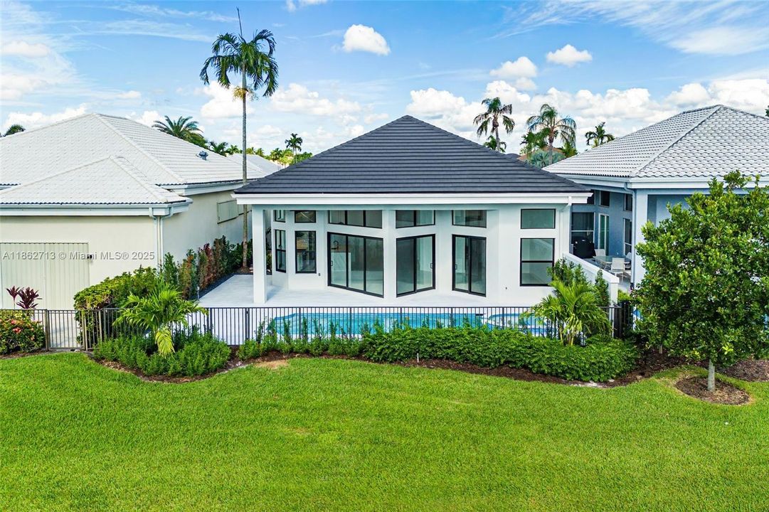 Недавно продано: $2,250,000 (3 спален, 3 ванн, 2540 Квадратных фут)