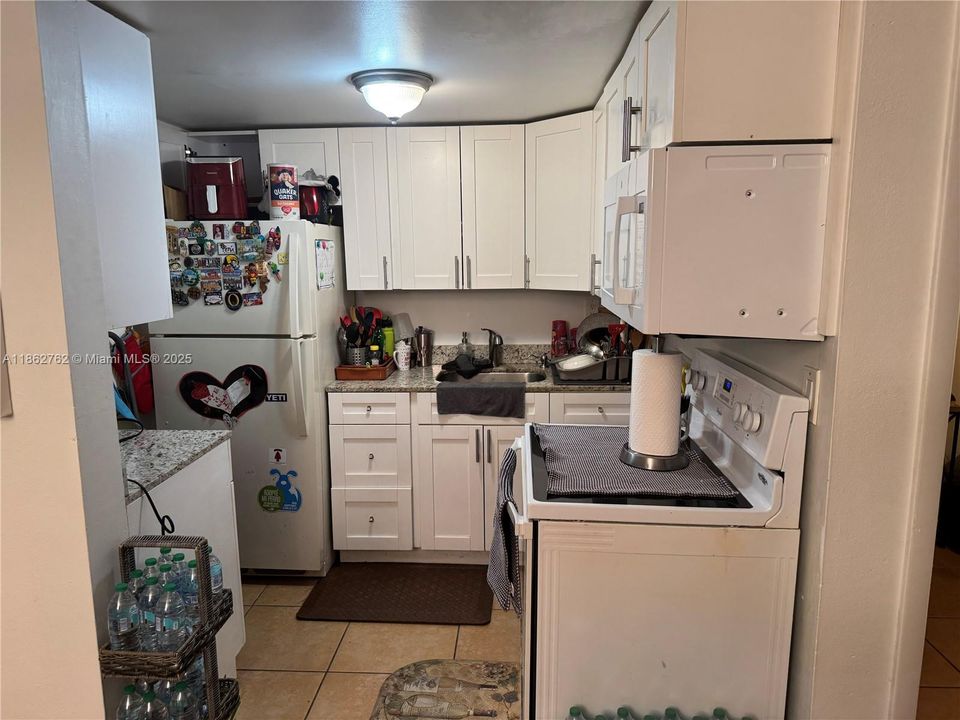 For Sale: $185,000 (1 beds, 1 baths, 700 Square Feet)