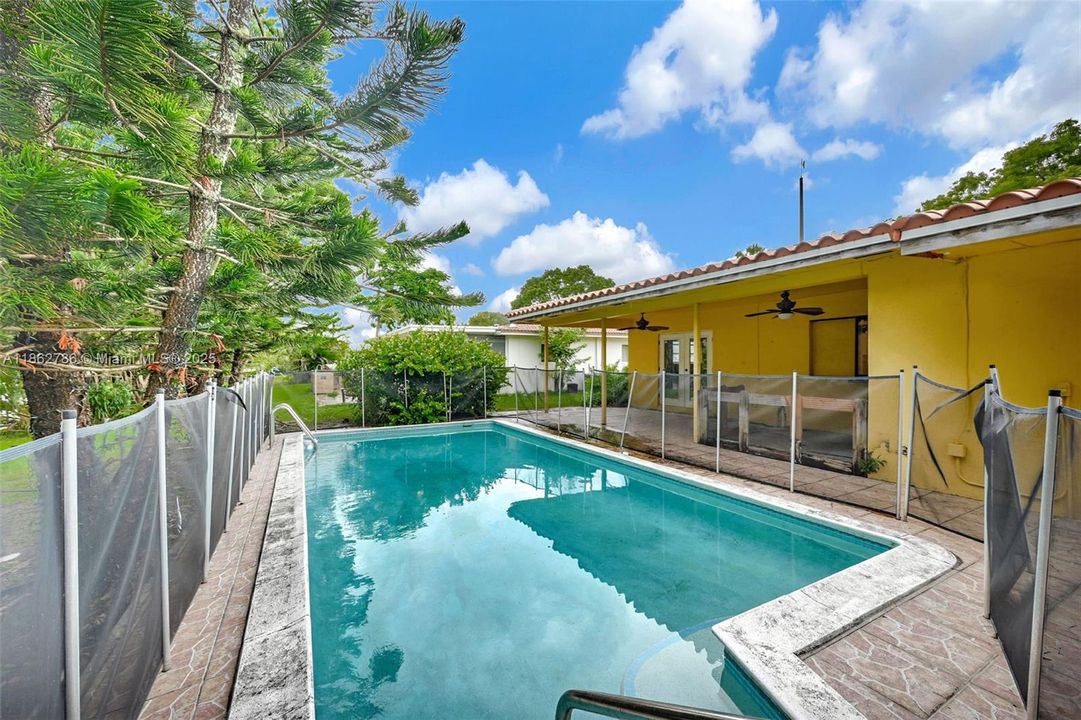 Active With Contract: $779,000 (4 beds, 4 baths, 1940 Square Feet)