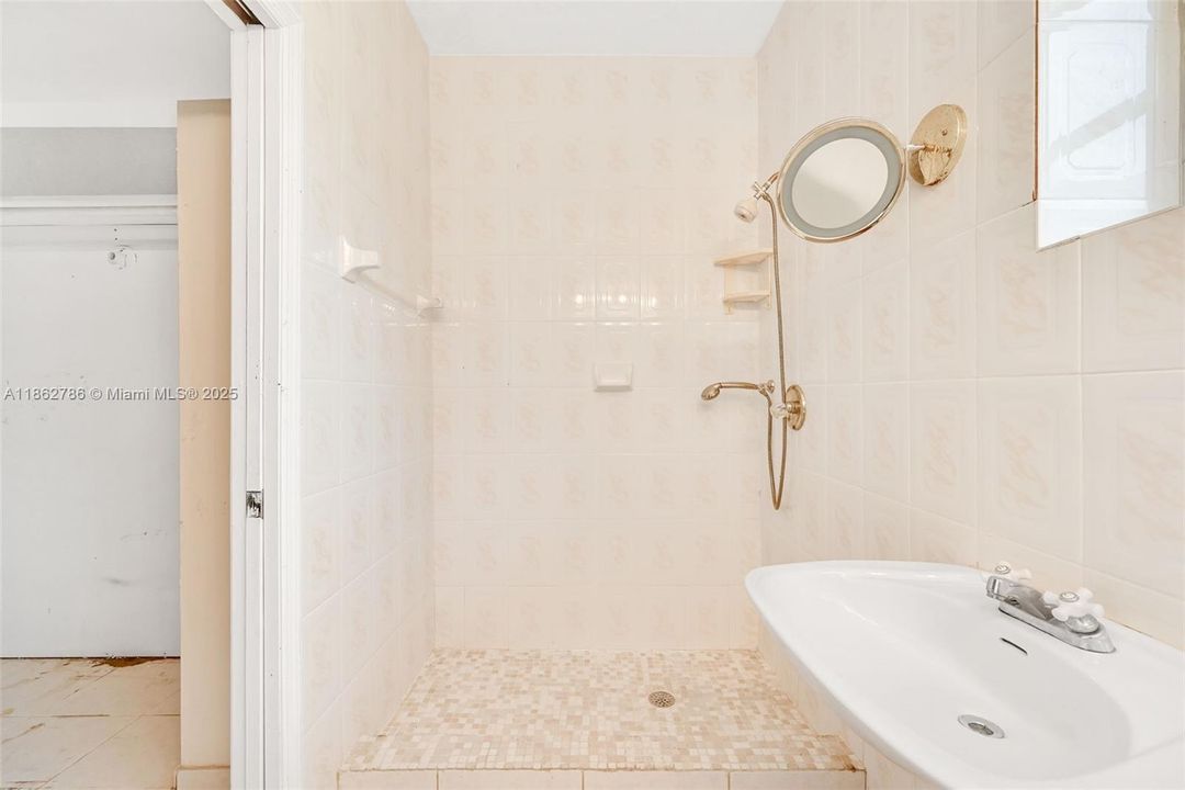 Active With Contract: $779,000 (4 beds, 4 baths, 1940 Square Feet)