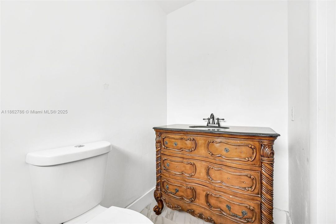 Active With Contract: $779,000 (4 beds, 4 baths, 1940 Square Feet)