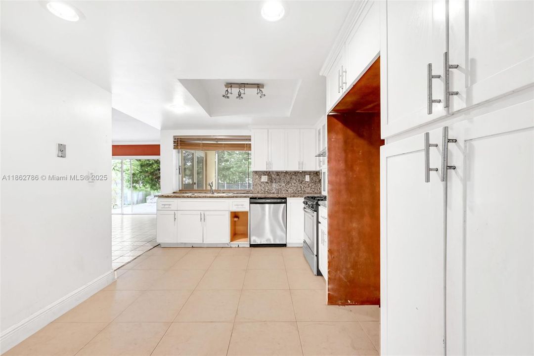 Active With Contract: $779,000 (4 beds, 4 baths, 1940 Square Feet)