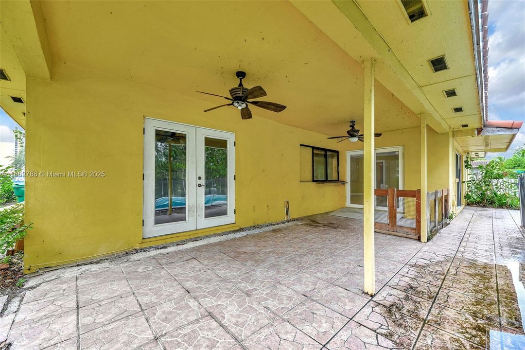 Active With Contract: $779,000 (4 beds, 4 baths, 1940 Square Feet)