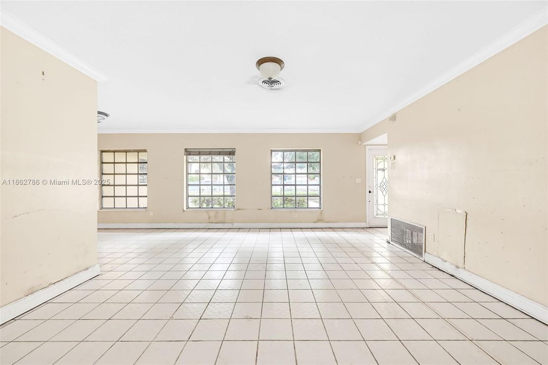 Active With Contract: $779,000 (4 beds, 4 baths, 1940 Square Feet)