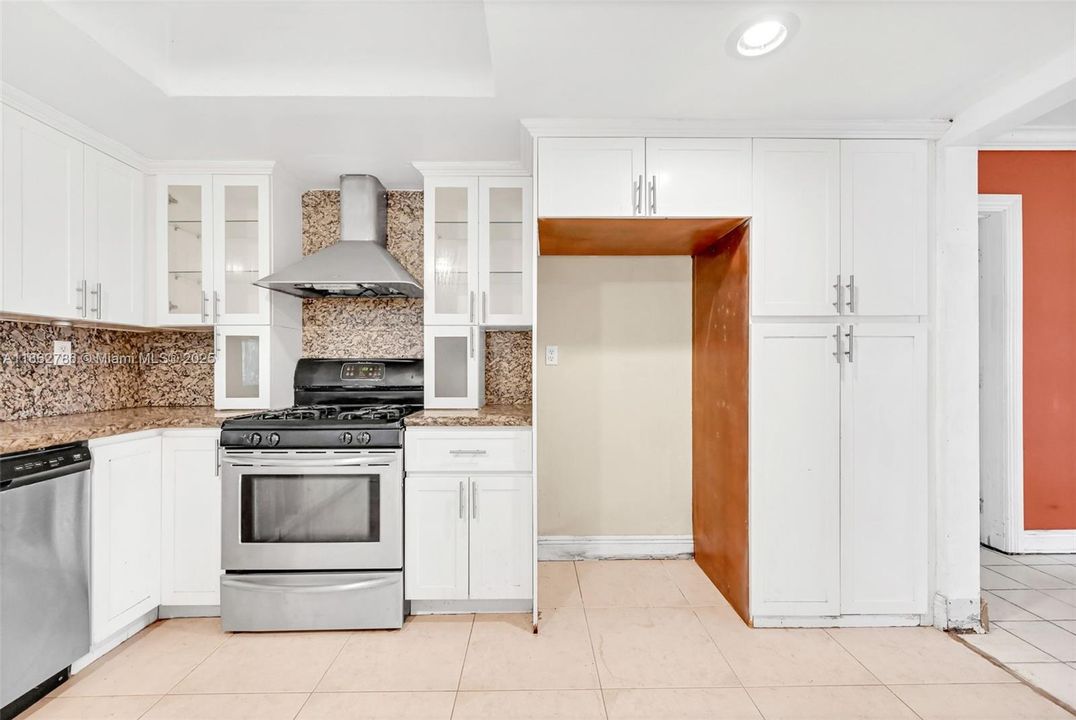 Active With Contract: $779,000 (4 beds, 4 baths, 1940 Square Feet)