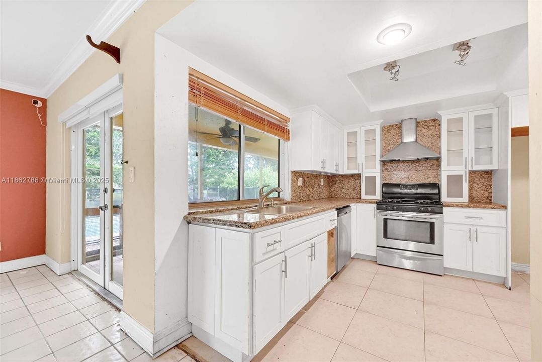 Active With Contract: $779,000 (4 beds, 4 baths, 1940 Square Feet)