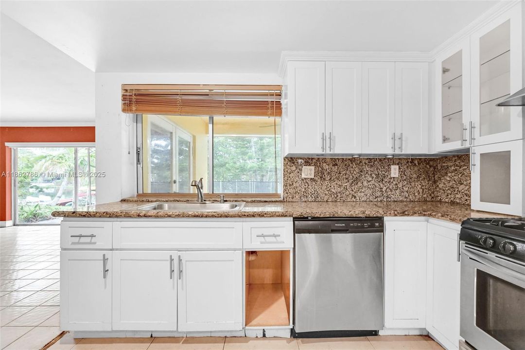 Active With Contract: $779,000 (4 beds, 4 baths, 1940 Square Feet)