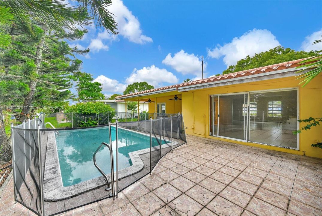 Active With Contract: $779,000 (4 beds, 4 baths, 1940 Square Feet)