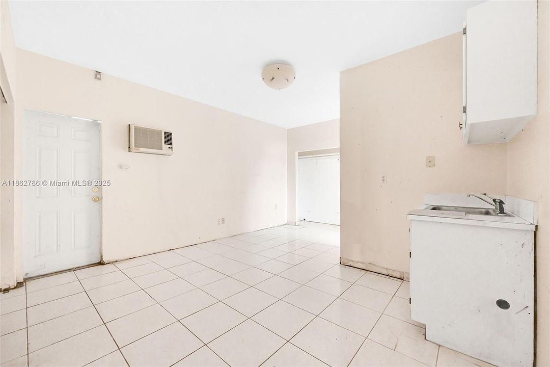 Active With Contract: $779,000 (4 beds, 4 baths, 1940 Square Feet)