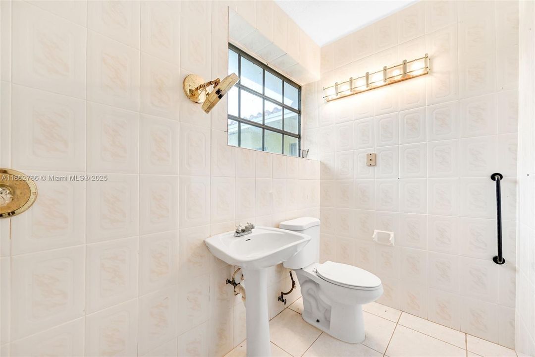 Active With Contract: $779,000 (4 beds, 4 baths, 1940 Square Feet)