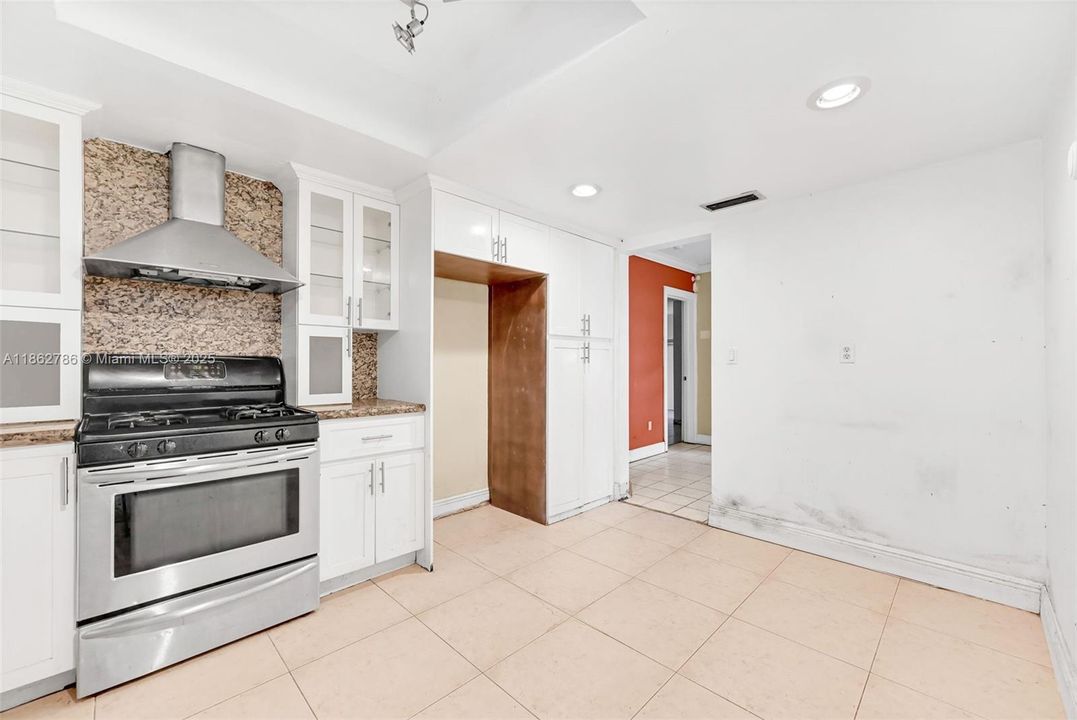 Active With Contract: $779,000 (4 beds, 4 baths, 1940 Square Feet)