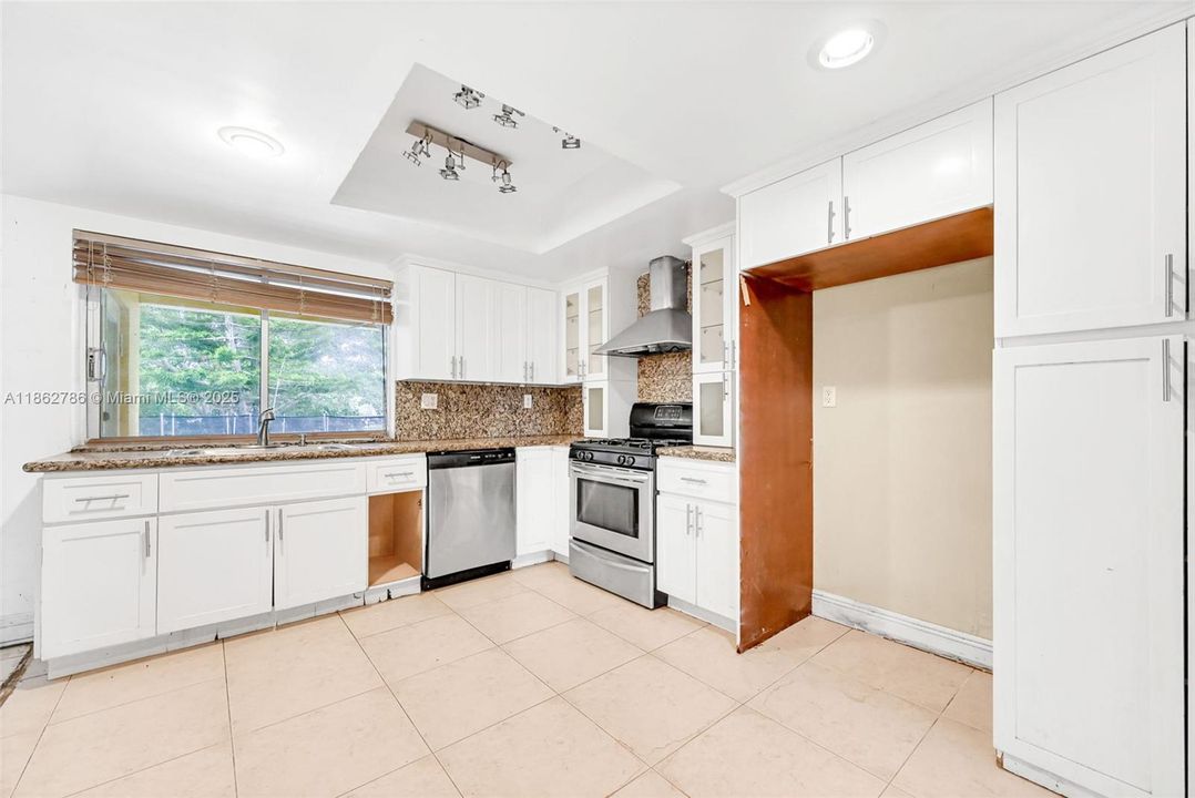 Active With Contract: $779,000 (4 beds, 4 baths, 1940 Square Feet)