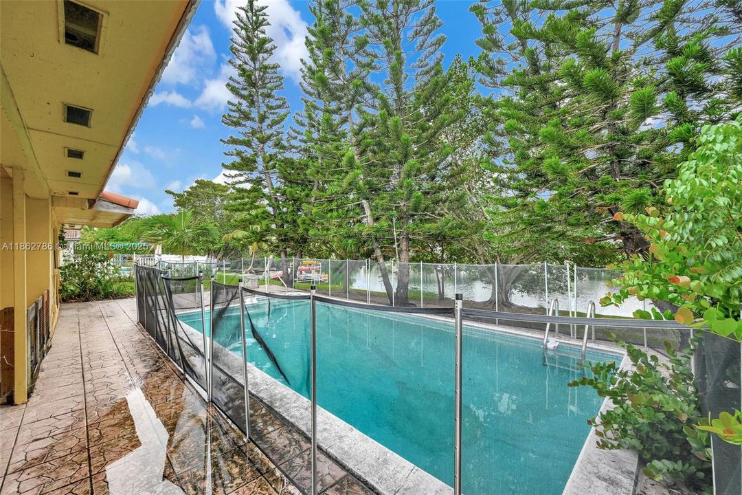 Active With Contract: $779,000 (4 beds, 4 baths, 1940 Square Feet)