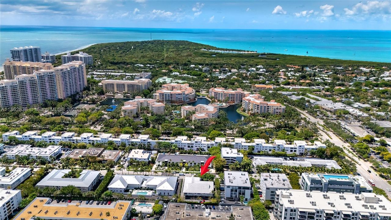 出租: $3,400 (1 贝兹, 1 浴室, 833 平方英尺)