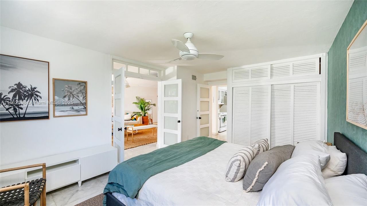 出租: $3,400 (1 贝兹, 1 浴室, 833 平方英尺)