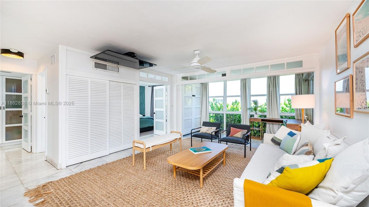 出租: $3,400 (1 贝兹, 1 浴室, 833 平方英尺)