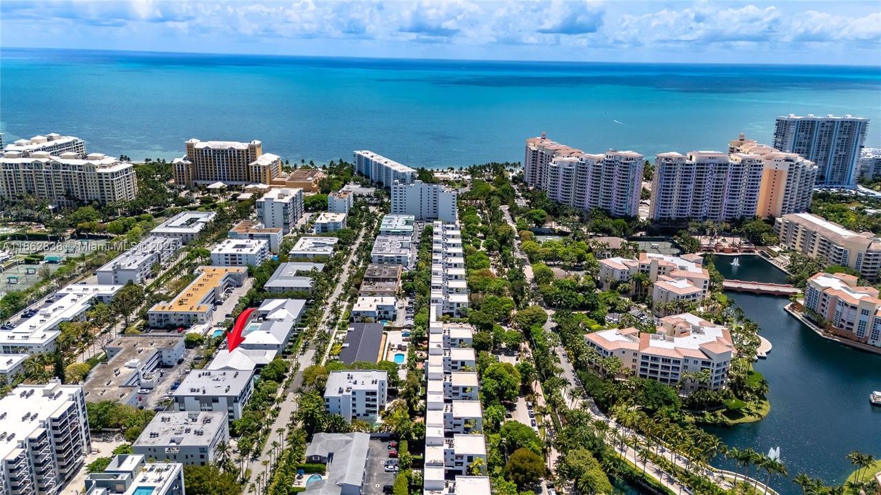 出租: $3,400 (1 贝兹, 1 浴室, 833 平方英尺)