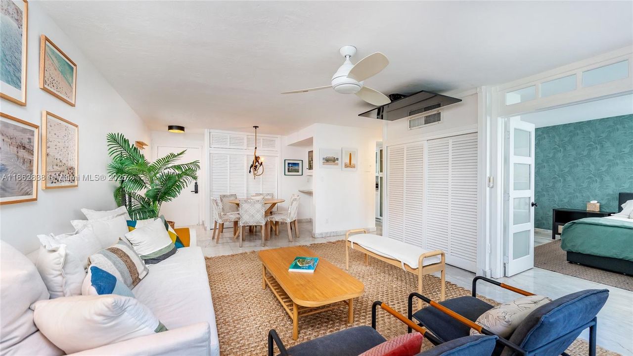 出租: $3,400 (1 贝兹, 1 浴室, 833 平方英尺)