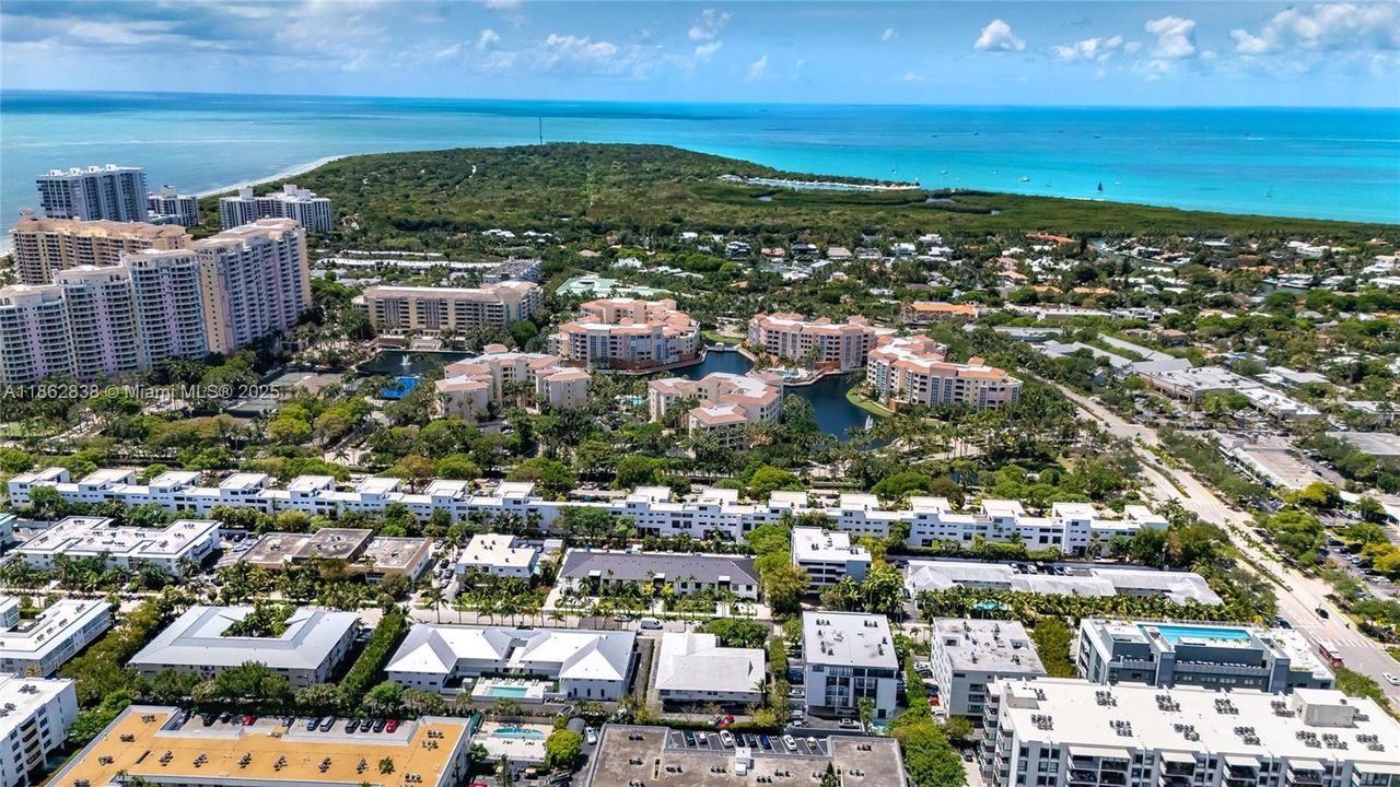 出租: $3,400 (1 贝兹, 1 浴室, 833 平方英尺)