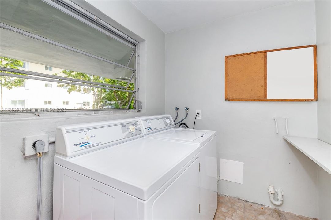 出租: $3,400 (1 贝兹, 1 浴室, 833 平方英尺)