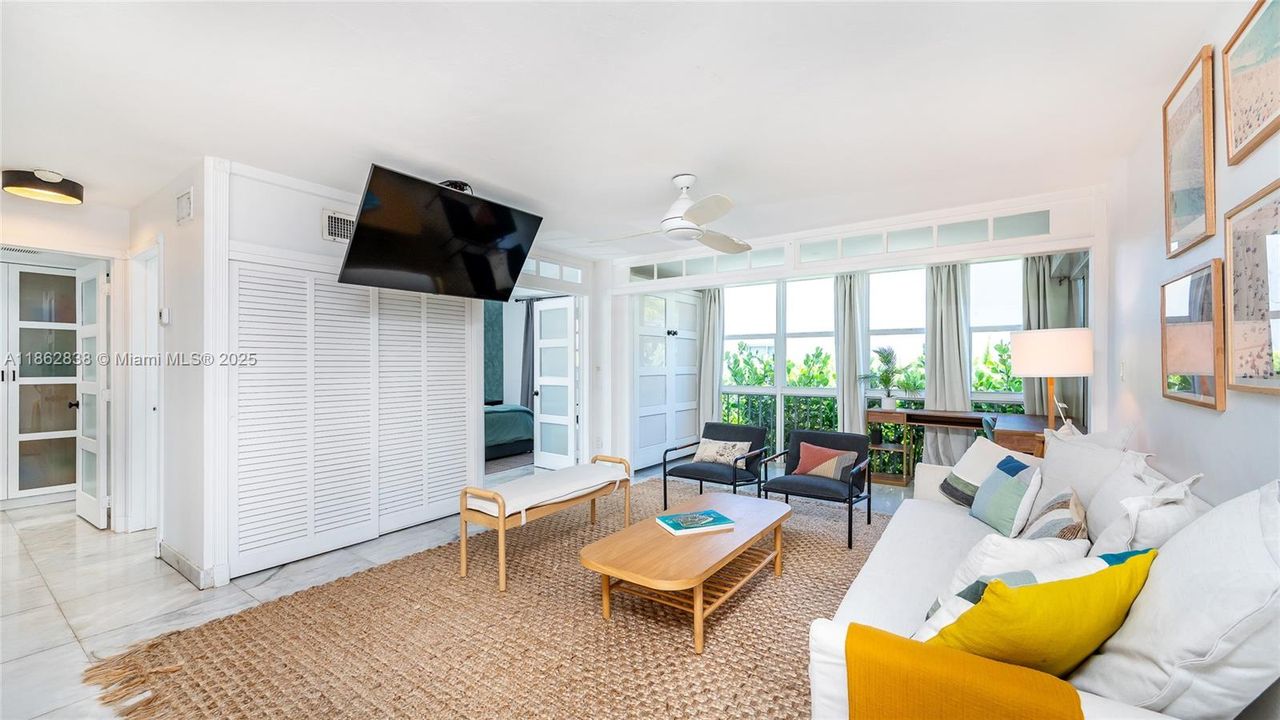 出租: $3,400 (1 贝兹, 1 浴室, 833 平方英尺)