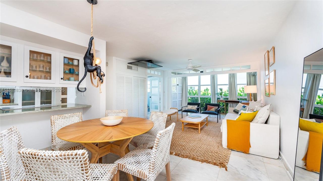 出租: $3,400 (1 贝兹, 1 浴室, 833 平方英尺)