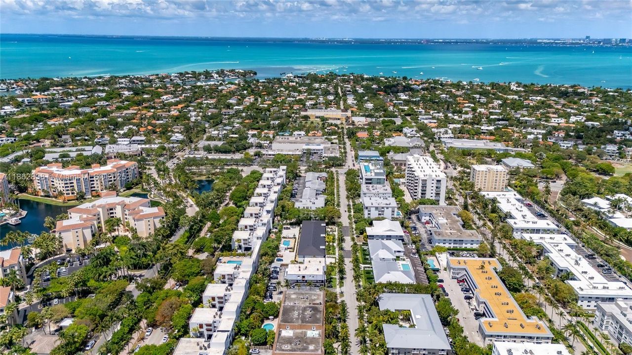 出租: $3,400 (1 贝兹, 1 浴室, 833 平方英尺)