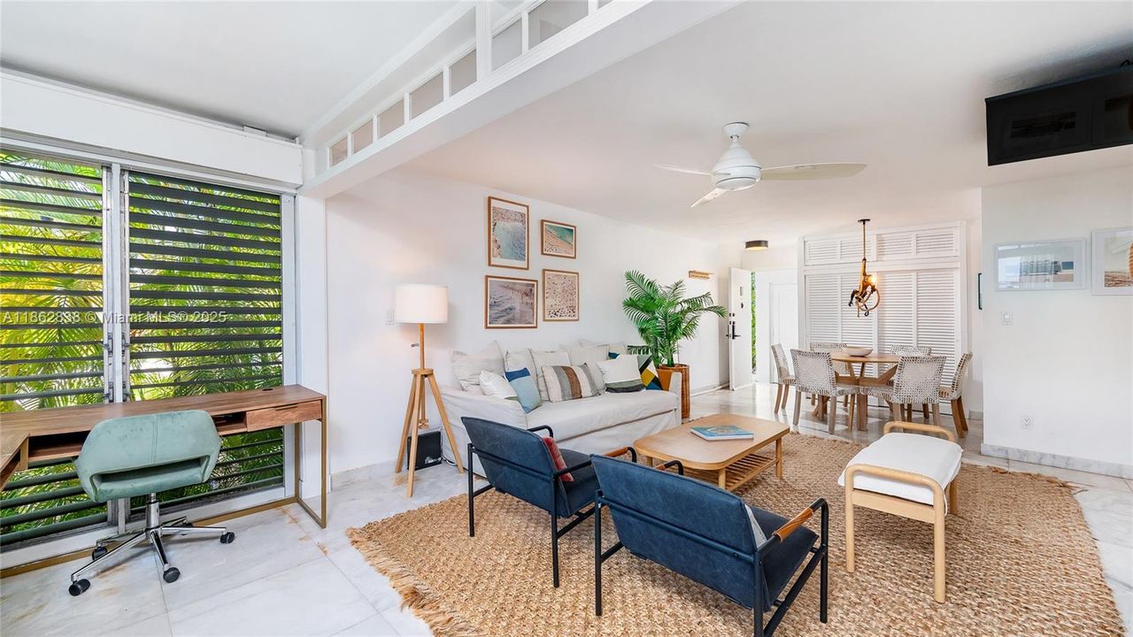 出租: $3,400 (1 贝兹, 1 浴室, 833 平方英尺)